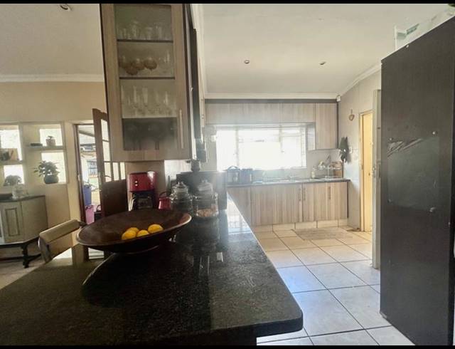 4 BEDROOM HOUSE FOR SALE IN VANDERBIJLPARK SW 1